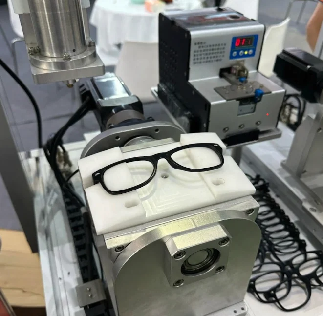 eyewear sample making adjustment polishing checking defects color hinge fitting